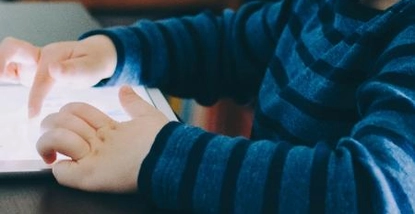 celular-e-tablet-estao-associados-ao-atraso-na-fala-das-criancas-1529392333343_v2_450x450