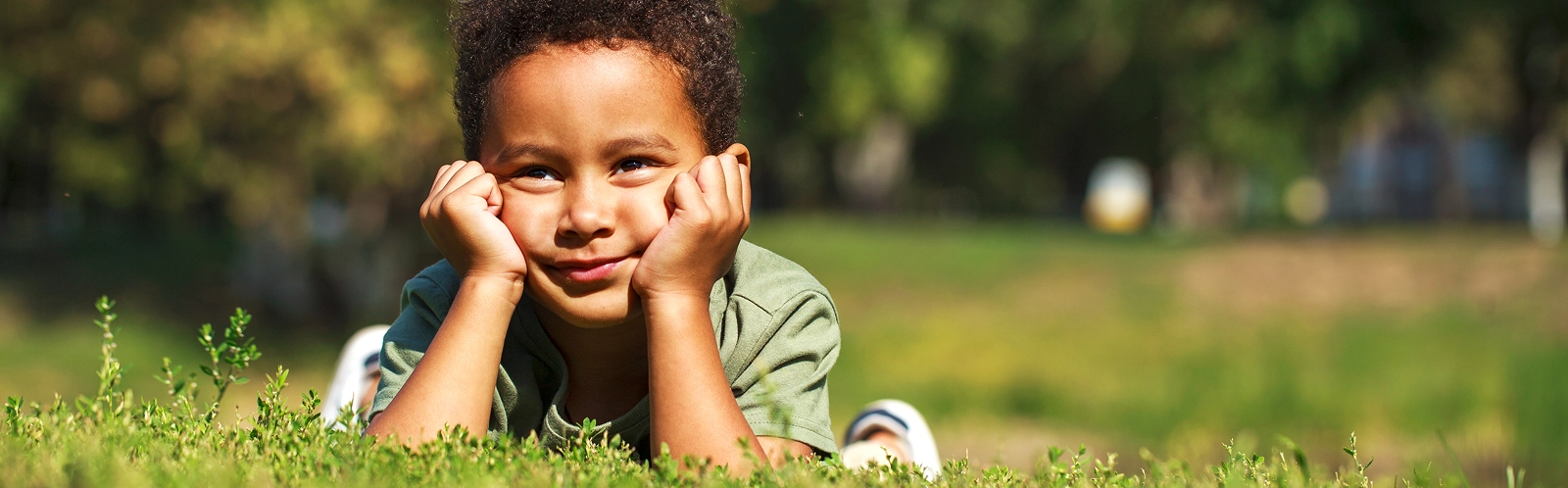 close-up-portrait-little-boy-autumn-park 1
