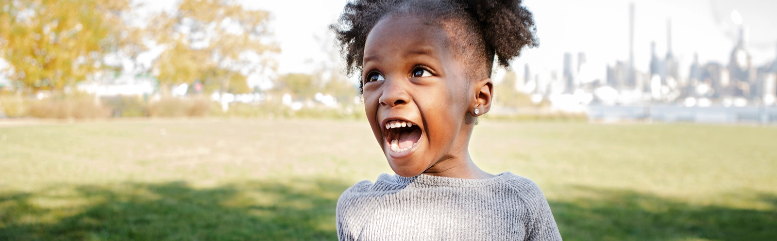 kid-playing-outdoorns-park