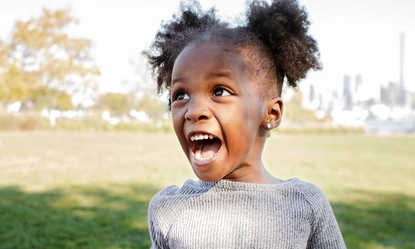 kid-playing-outdoorns-park