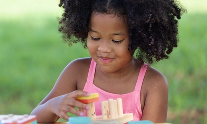 portrait-girl-holding-ice-cream